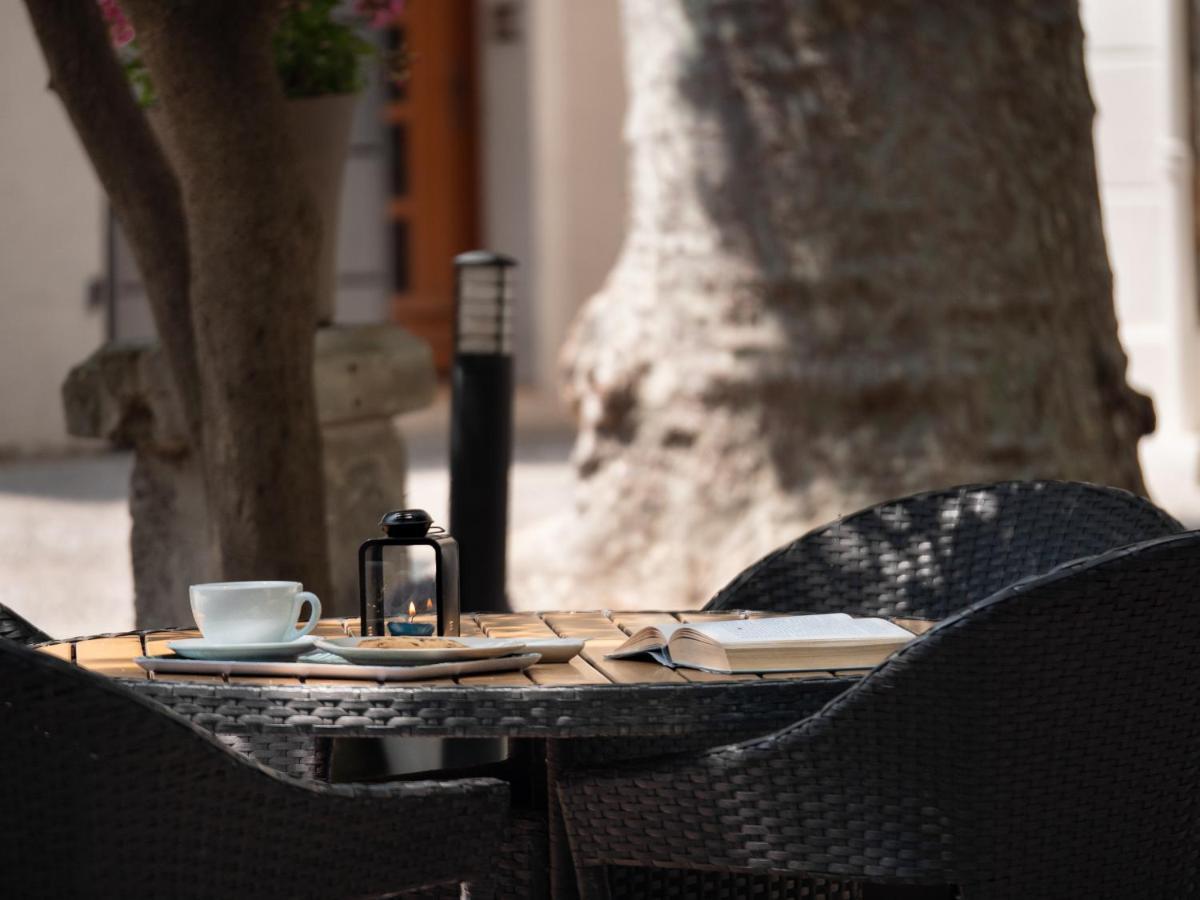 Altera Roma Hotel Avignon Exterior photo